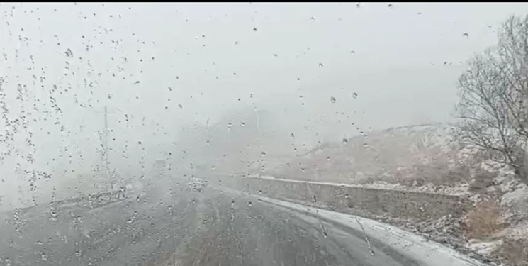 استمرار محدودیت‌های ترافیکی در جاده‌های برفی و بارانی شمال