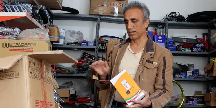 روایتی از مغازه‌دار نابینایی که با روشنایی دِلش کار می‌کند + فیلم