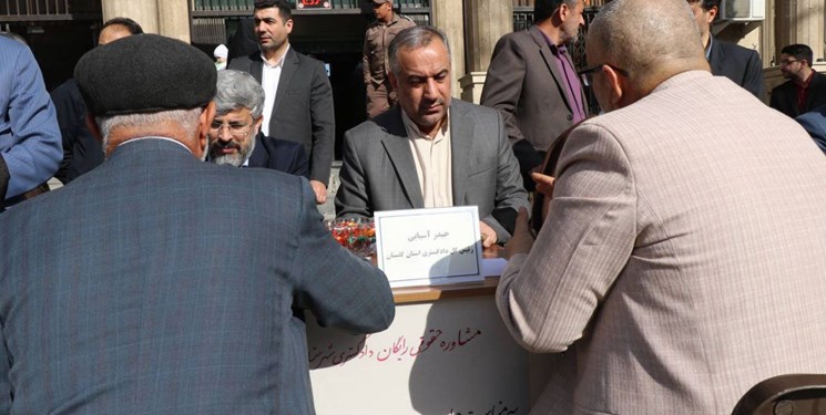برپایی میز خدمت دادگستری گلستان در مسیر راهپیمایی 22 بهمن