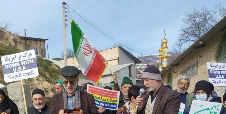 شعار الموت الامریکا توسط مردم روستای اراء +فیلم