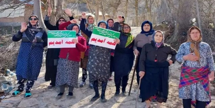 بانوان روستای تاریخی آل بویه پرچم ایران را برافراشتند
