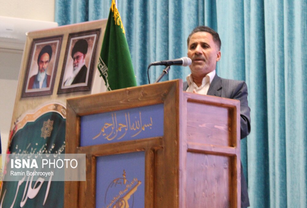 جمع آوری گیاه خطرناک سنبل آبی از کانال های کشاورزی سیاهکل