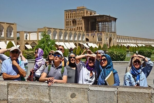صنعت گردشگری کشور را ملی کنیم