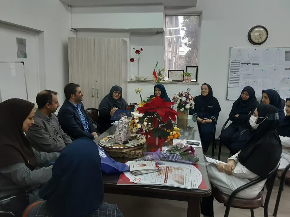 پرستاران در خط مقدم درمان و سلامت هستند