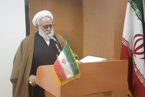 میرزا کوچک بزرگ مردی به گسترده تاریخ ایران است