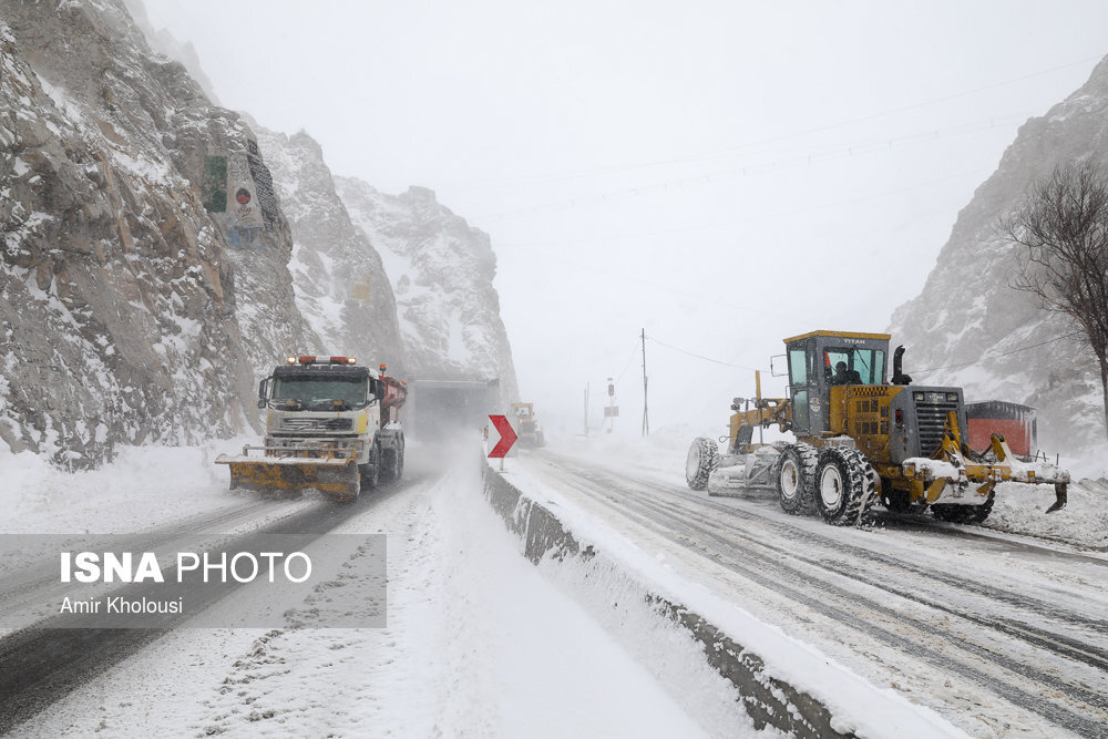 برفروبی 295 کیلومتری محورهای کوهستانی گیلان