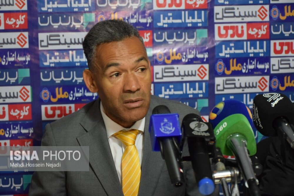 انتقاد سرمربی سپاهان از وضعیت توپ/ مورایس: باید حواسمان به فوتبال باشد نه اعتراض به داوری