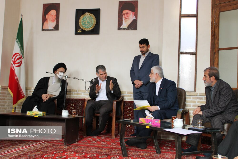 واگذاری تنظیم بازار مرغ به اتحادیه‌ها/ غفلت از صنعت پرورش اسب