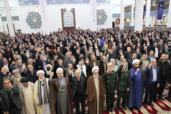 اجتماع نمازگزاران شهر رشت در محکومیت اهانت به ساحت قرآن