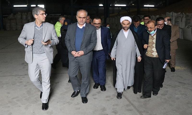 بازدید مسئولان قضایی گیلان از انبارهای گمرکات انزلی