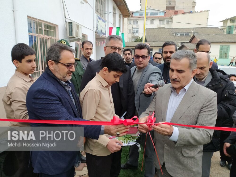 زمین چمن مصنوعی مدرسه توحید شهر مرزی آستارا افتتاح شد