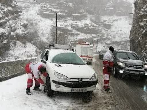 امدادرسانی به 500 نفر از متاثرین برف و سرما در جاده‌ها مازندران