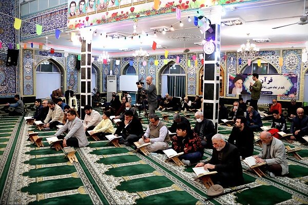 برگزاری محافل قرآن فضای جامعه را قرآنی می کند