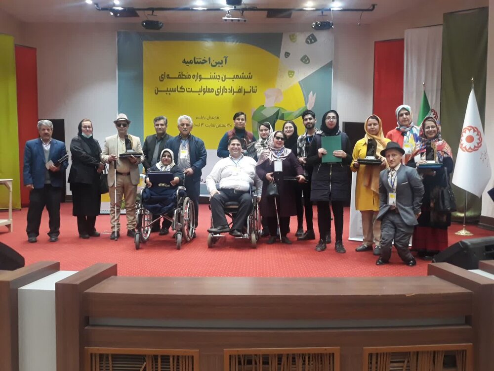 فعالان صنعت پوشاک افسران فرهنگی جامعه‌ محسوب می‌شوند