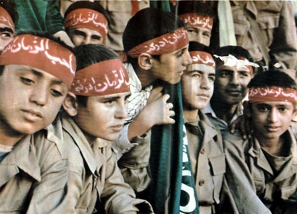 بار اصلی پیروزی انقلاب بر دوش جوانان بود/ مسئولان بر رفع نیاز جوانان تمرکز کنند
