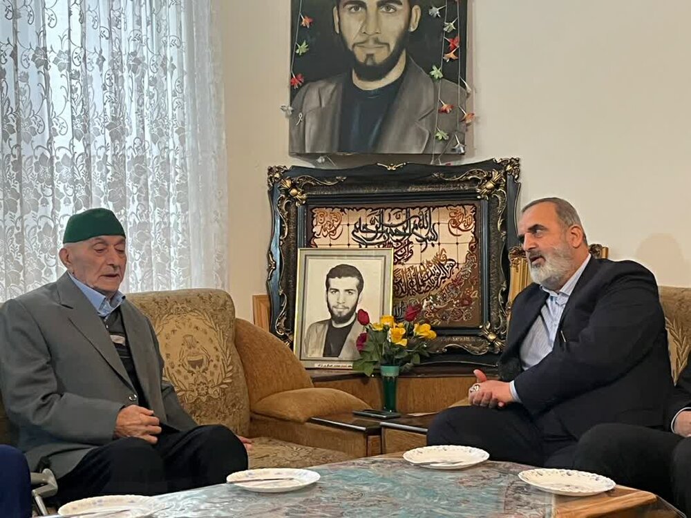 مسئولان جهاد دانشگاهی مازندران با خانواده شهدای دانشجو جهادگر دیدار کردند