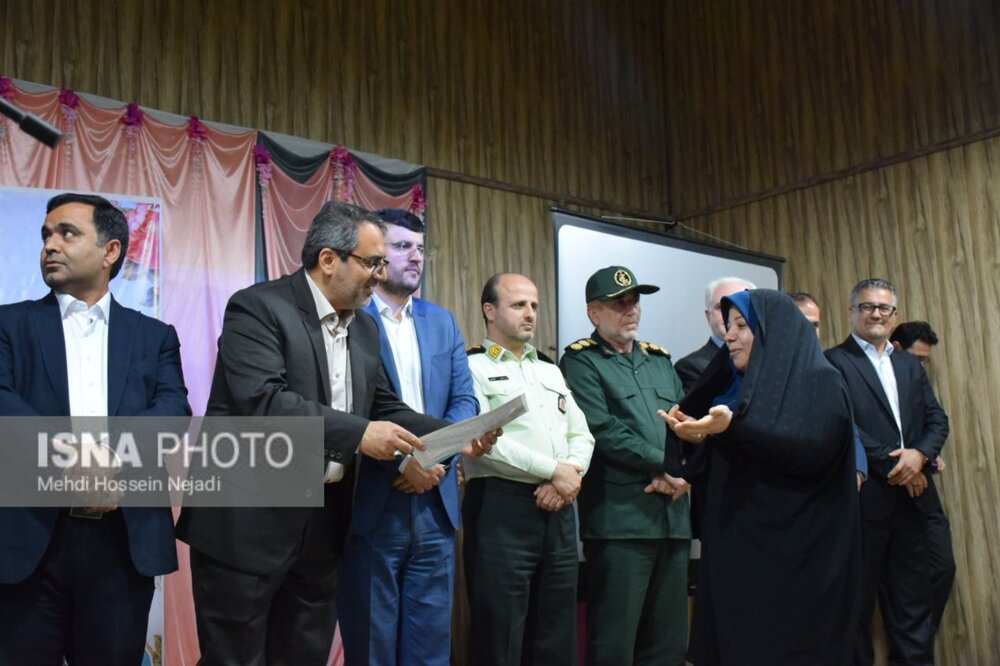 معلمان و فرهنگیان نمونه شهرستان مرزی آستارا تجلیل شدند