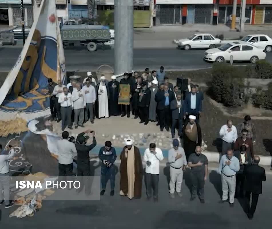 اهتزاز پرچم  مطهر حرم امام رضا(ع) در ورودی شهر گنبدکاووس
