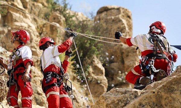 3 گردشگر کوهنورد گمشده در ارتفاعات قله دماوند نجات یافتند