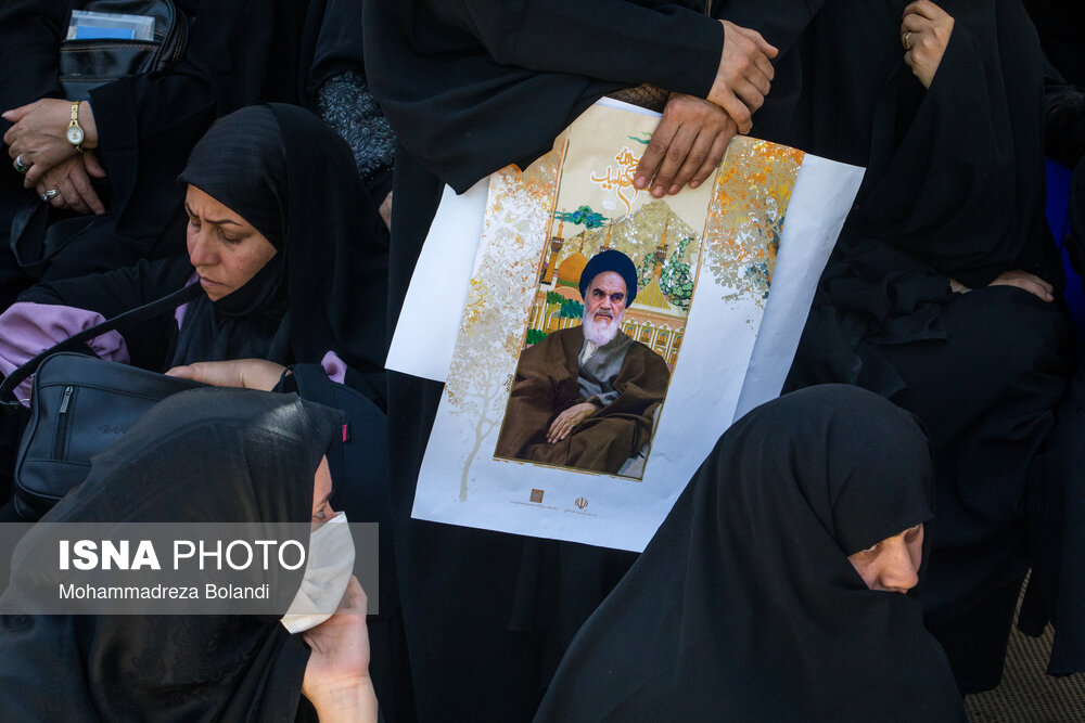 جامه سیاه بر تن رنگین‌کمان اقوام/ گلستان غرق ماتم در فراق حضرت روح الله