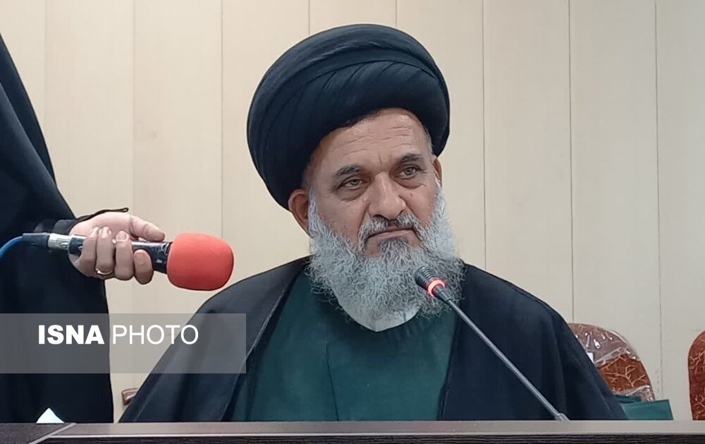 امام خمینی (ره) دین و سیاست را به هم پیوند داد