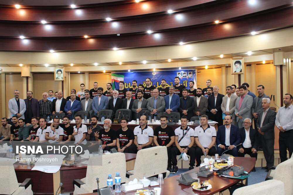 بدرقه تیم بسکتبال شهرداری گرگان توسط استاندار و مسئولان گلستان