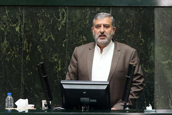 انتقاد نماینده لاهیجان از عدم پرداخت 25 درصد از مطالبات چای‌کاران