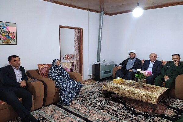 دیدار مدیرکل بنیاد شهید گیلان با خانواده های 10 شهید آستارا