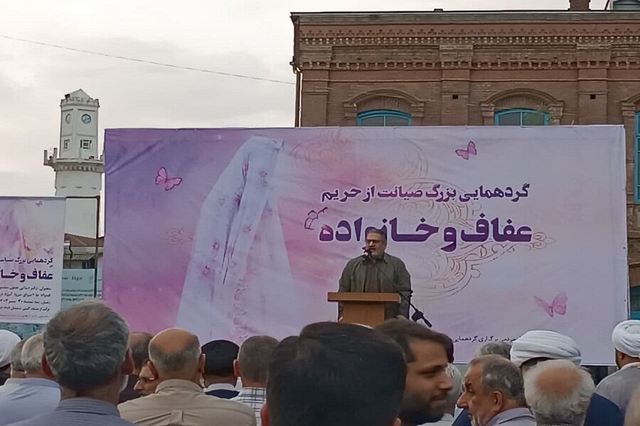 دشمن به دنبال ایجاد فضای دو قطبی است