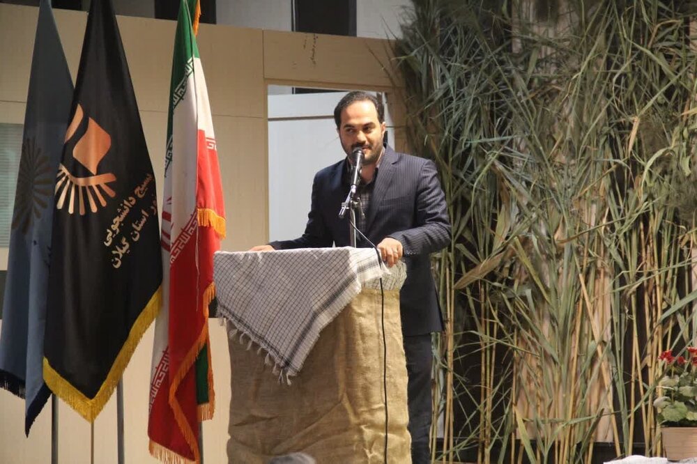 شهدا الگوی هویت بخشی دینی و ملی جامعه هستند