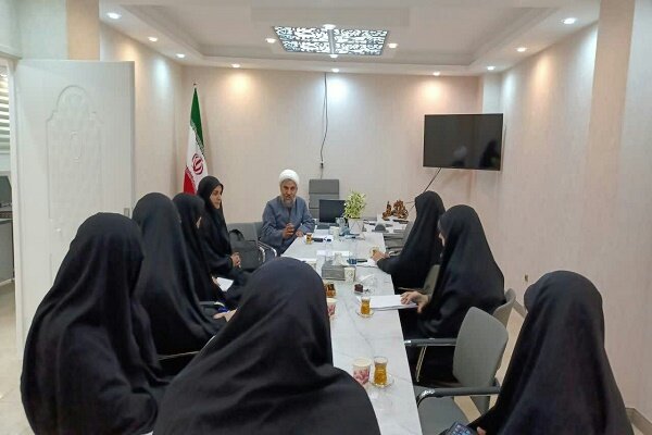 آسیب های تک فرزندی تببین شود
