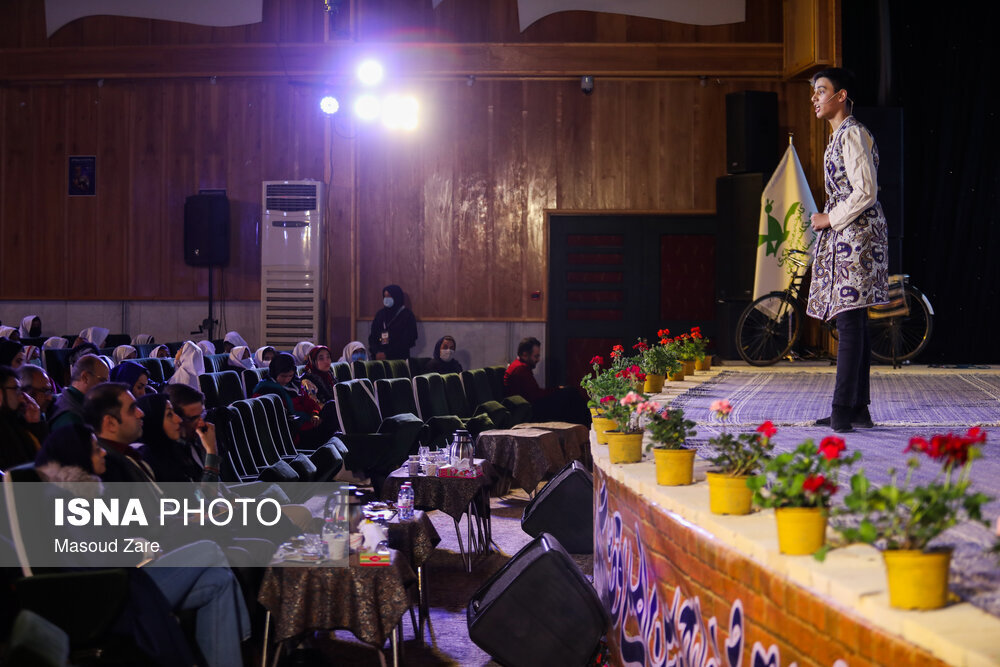 قصه گویی جریان فرهنگی رایج در مدارس شود/هر خانه یک کانون و هر مادر یک مربی
