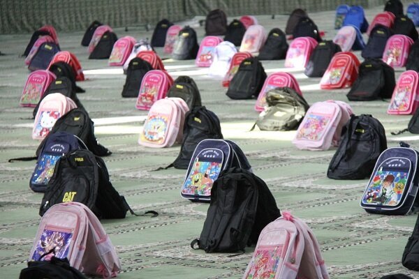 توزیع 5500 بسته آموزشی بین خانوارهای کم برخوردار گیلان