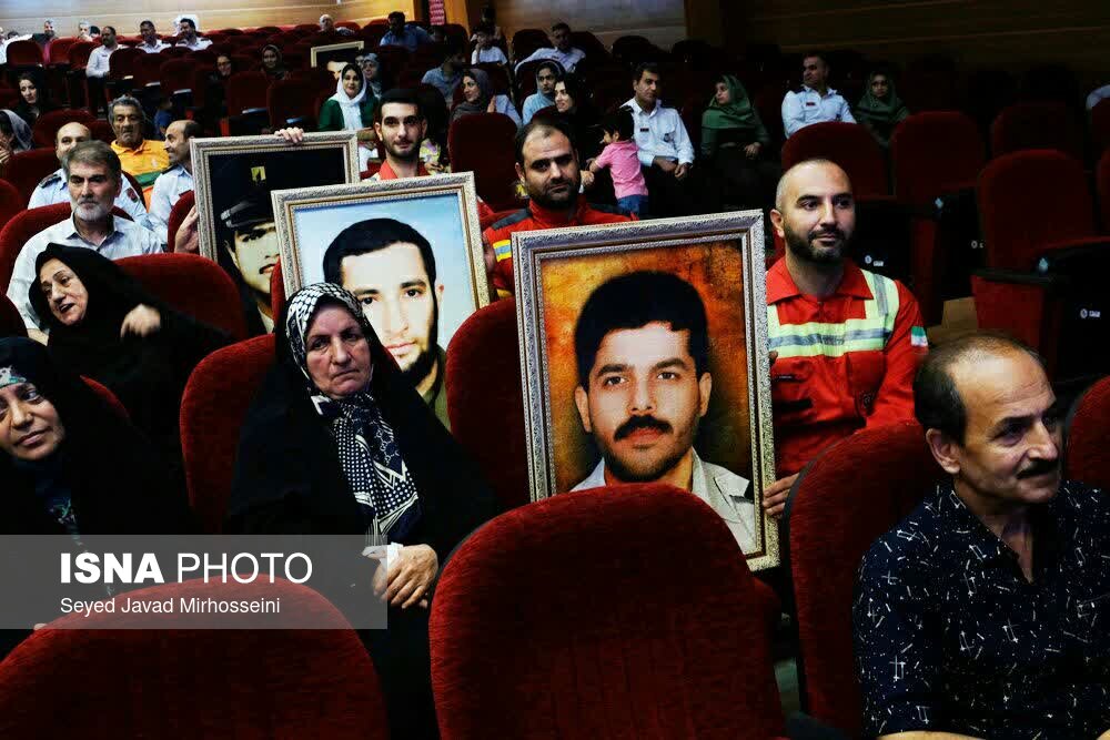تجلیل از آتش نشان در رشت