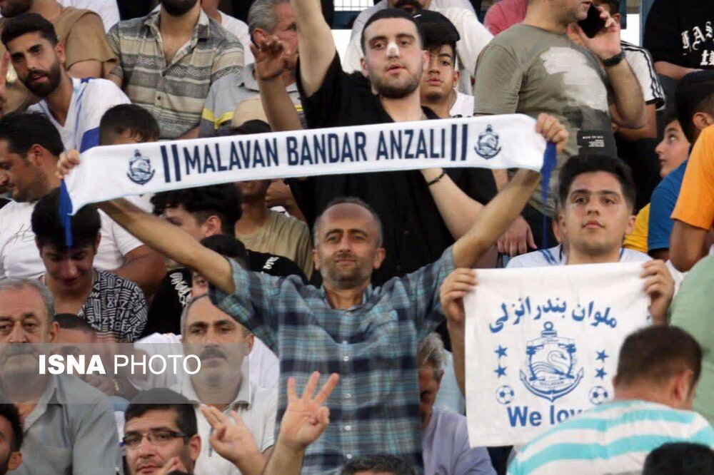 ویدیو/ حضور هواداران در دیدار ملوان - پرسپولیس