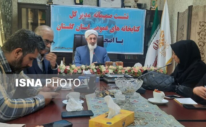 عضویت رایگان در کتابخانه‌ها تا پیک رایگان کتاب/ گلستانی‌ها 11 هزار جلد کتاب اهدا کردند
