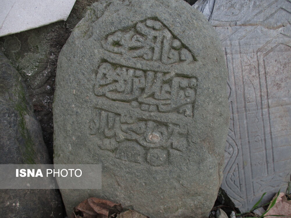 تاراج تاریخ در گورستان «نومل» گرگان/ سنگ قبرهایی که تخریب می‌شوند