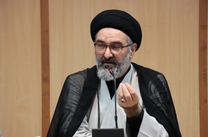 وجه تمایز حکمرانی قرآنی با سایر حکمرانان، توحید محور بودن آن است