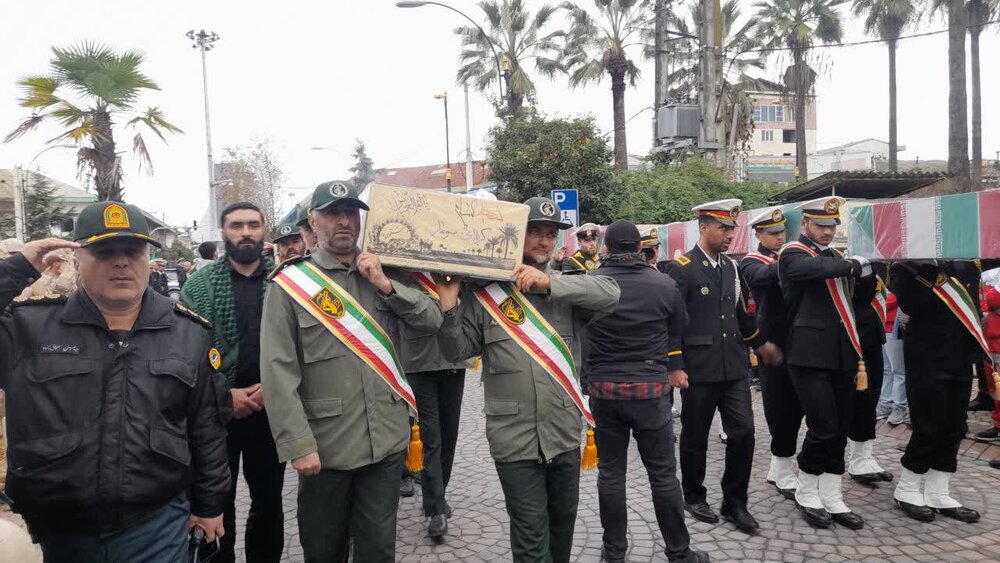یادگاران والفجر8 روی دستان جوانان علوی تشییع می‌شوند
