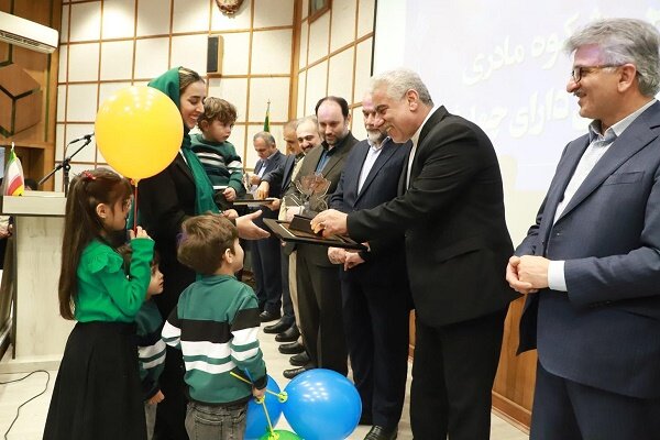 مادران دارای 4 فرزند گیلان تجلیل شدند