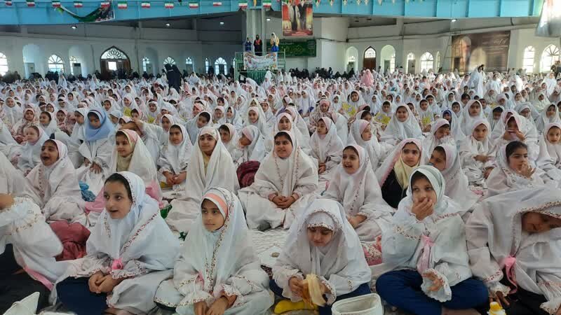 جشن تکلیف 2 هزار دانش‌آموز دختر در آمل برگزار شد