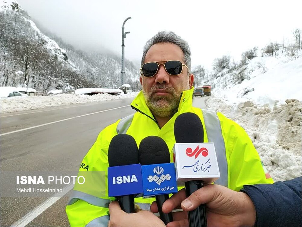 برفروبی گردنه کوهستانی حیران آستارا/ بازگشایی مسیر 10 روستا ادامه دارد