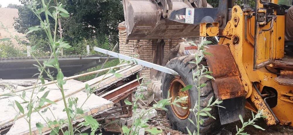 قلع و قمع 117 هزار مترمربع ساخت و ساز غیرمجاز آزادشهر