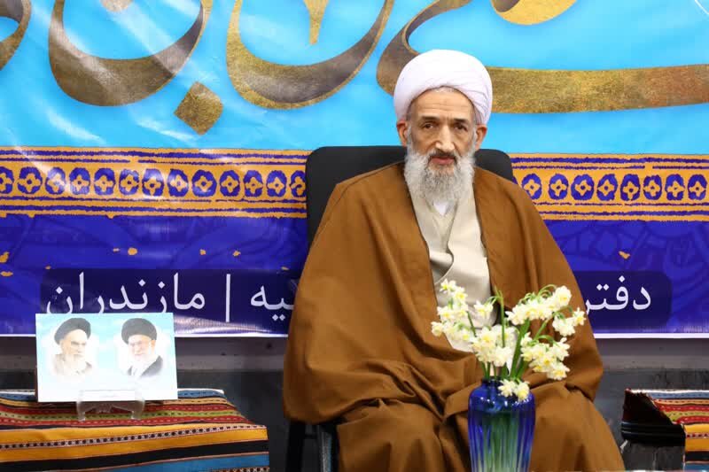 دشمنان انقلاب عشق خاندان علی (ع) را با منافع خودشان در تضاد می‌بینند
