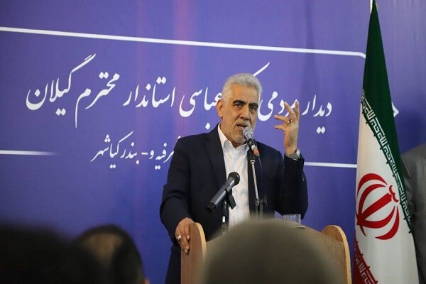 پرچم انقلاب اسلامی را با افتخار بالا می گیریم