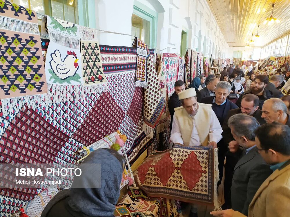 برپایی نمایشگاه بزرگ هنرمندان صنایع دستی و هنرهای سنتی در آستارا