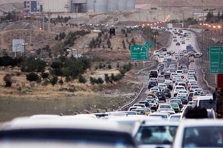 10 کیلومتر ترافیک فوق سنگین در محور سراوان - امامزاده هاشم