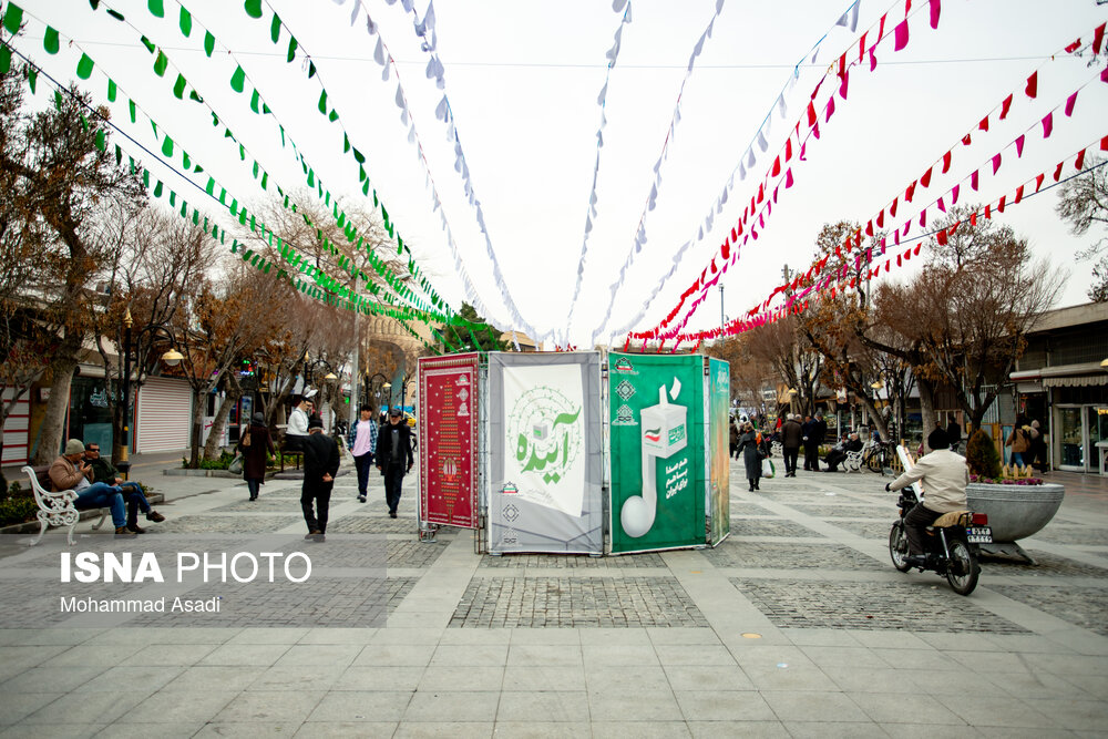 کارناوال انتخاباتی و تندروی و تخریب جایگزین ارائه برنامه و اهداف نشود