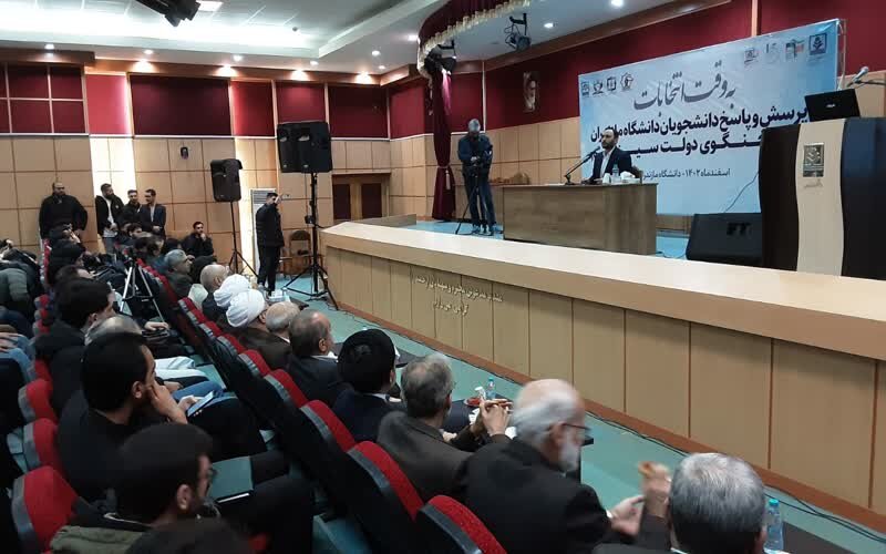 دولت سیزدهم معتقد است کلید مشکلات در دست دانشجویان است
