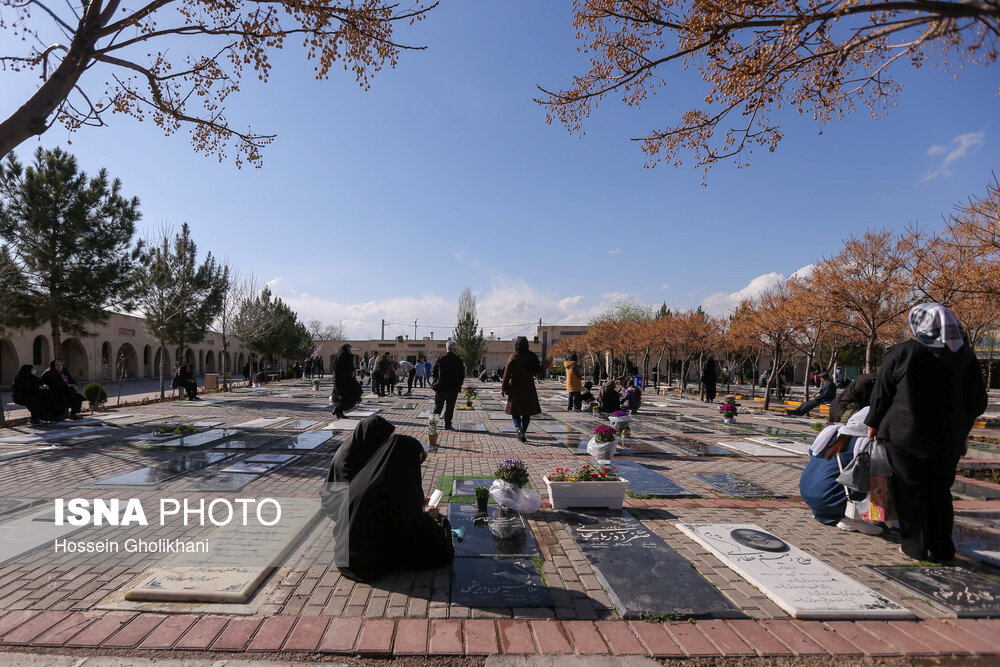 سنت کهن زیارت اهل قبور در پنجشنبه آخر سال